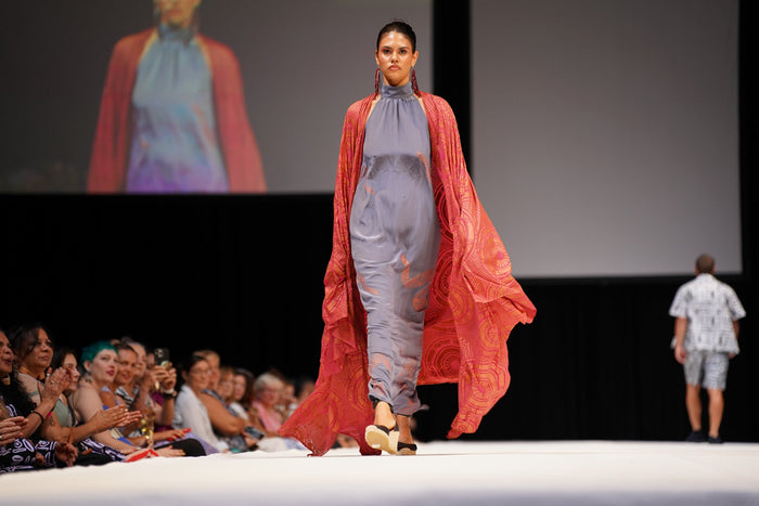 FLOW! by Tiwi Design x Ossom  Wanarringa Sun Cape  in Silk