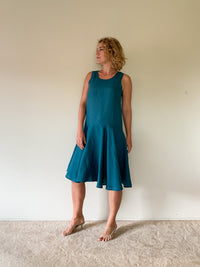 Sleeveless Vi Dress in Ocean Blue Linen