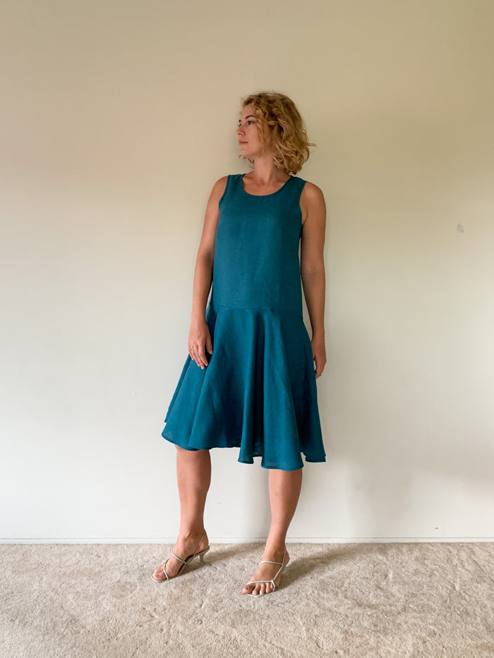 Sleeveless Vi Dress in Ocean Blue Linen