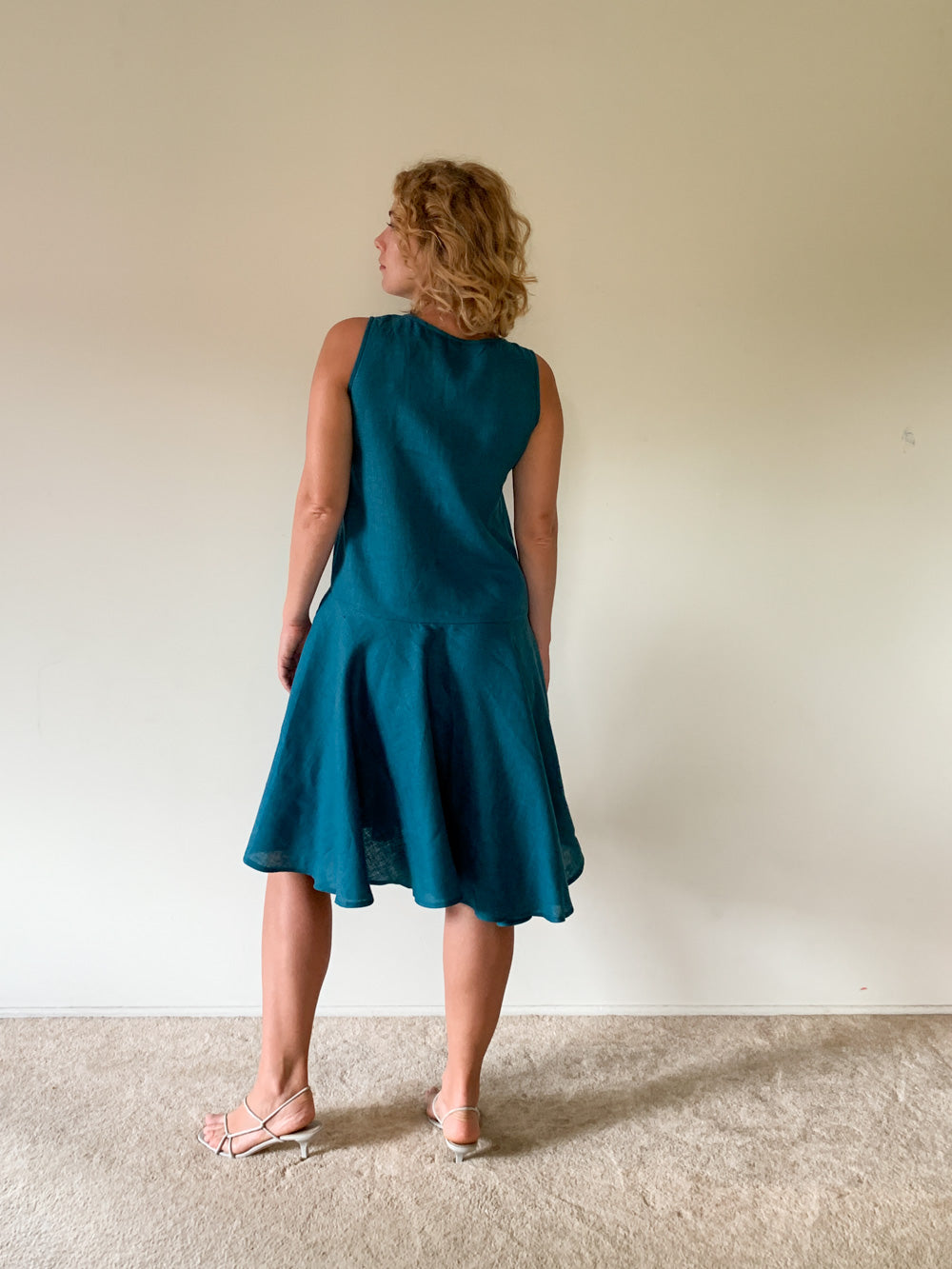 Sleeveless Vi Dress in Ocean Blue Linen