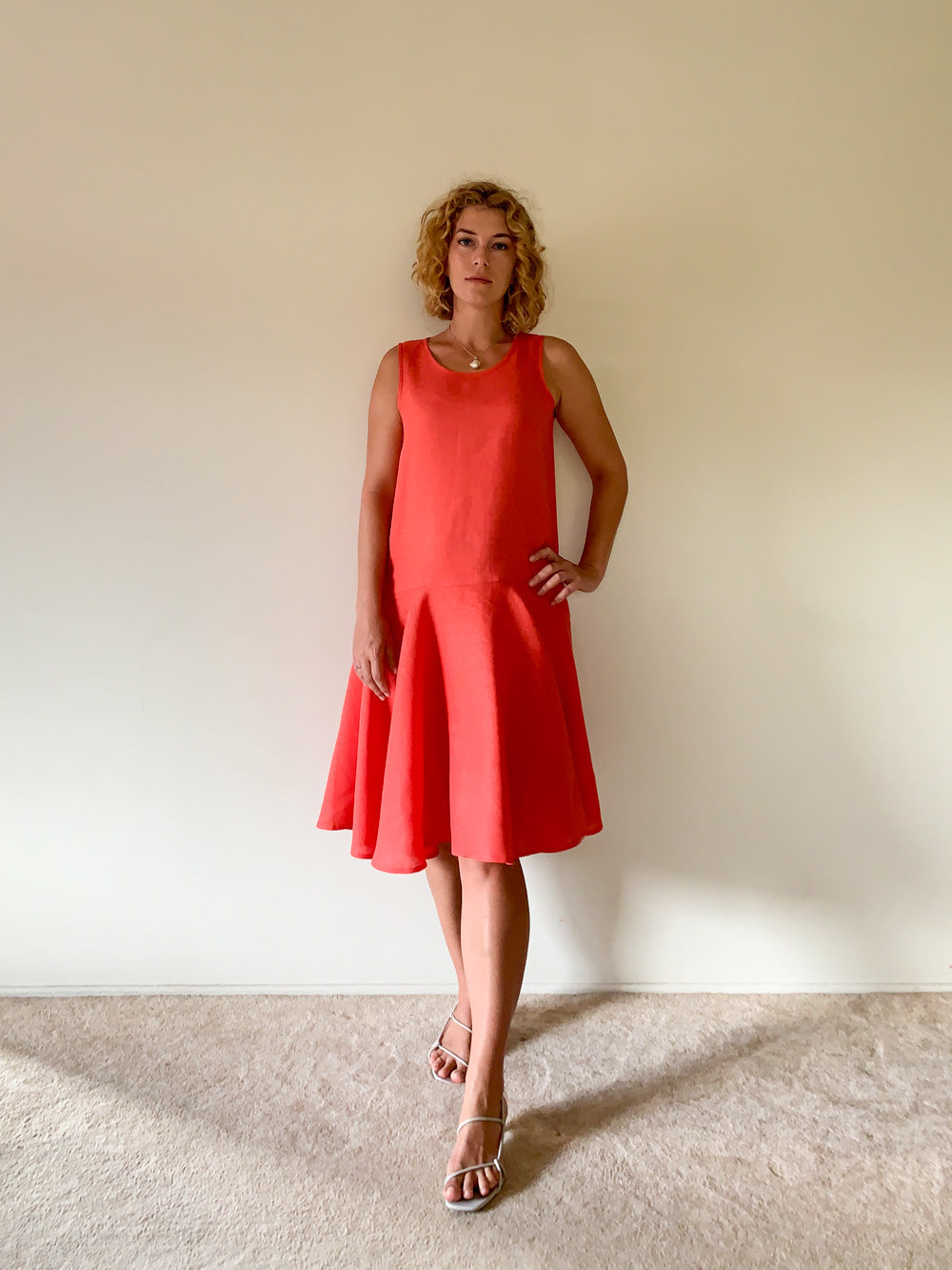 Sleeveless Vi Dress in Coral Linen