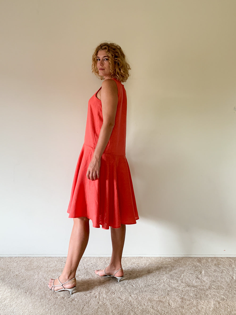 Sleeveless Vi Dress in Coral Linen