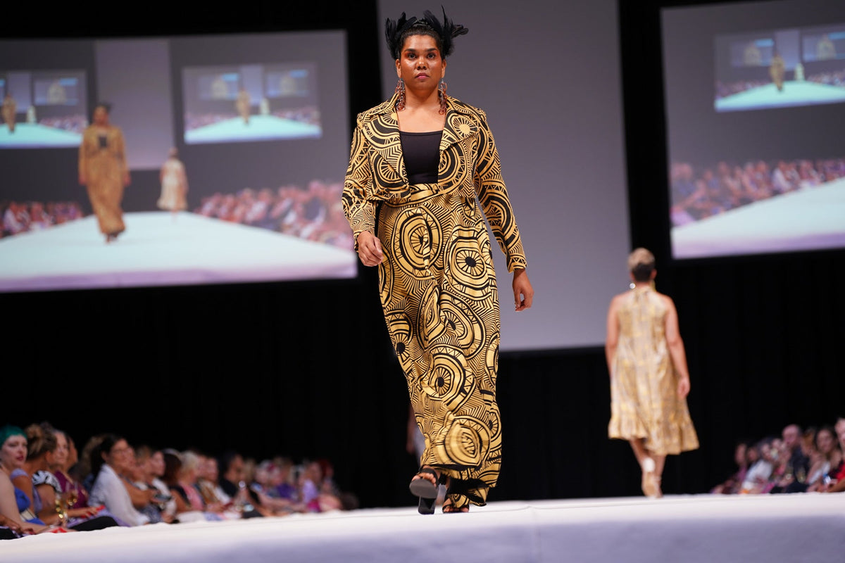 FLOW! by Tiwi Design x Ossom  Wanarringa Sun Crop Jacket in Linen